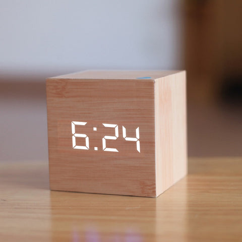 Réveil en bois cube – Webreveil